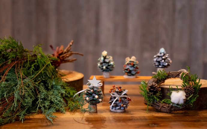 松ぼっくりのクリスマスツリー