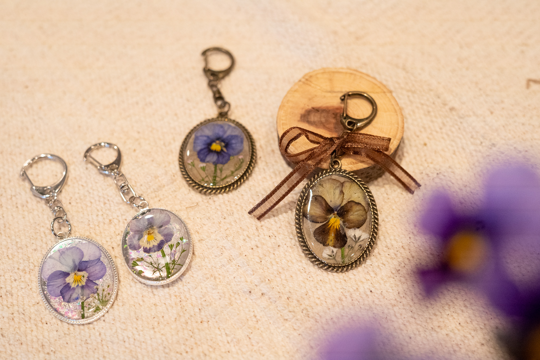 サムネイル: 【11月23日(日)24日(月)限定】本物のお花でオリジナルアクセサリーづくり　byシュガーシュシュ