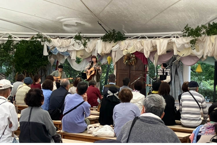 サムネイル: 【12/13日（土）、14（日）、20（土）、21（日）、24（水）開催】クリスマスウィーク花畑音楽ライブ