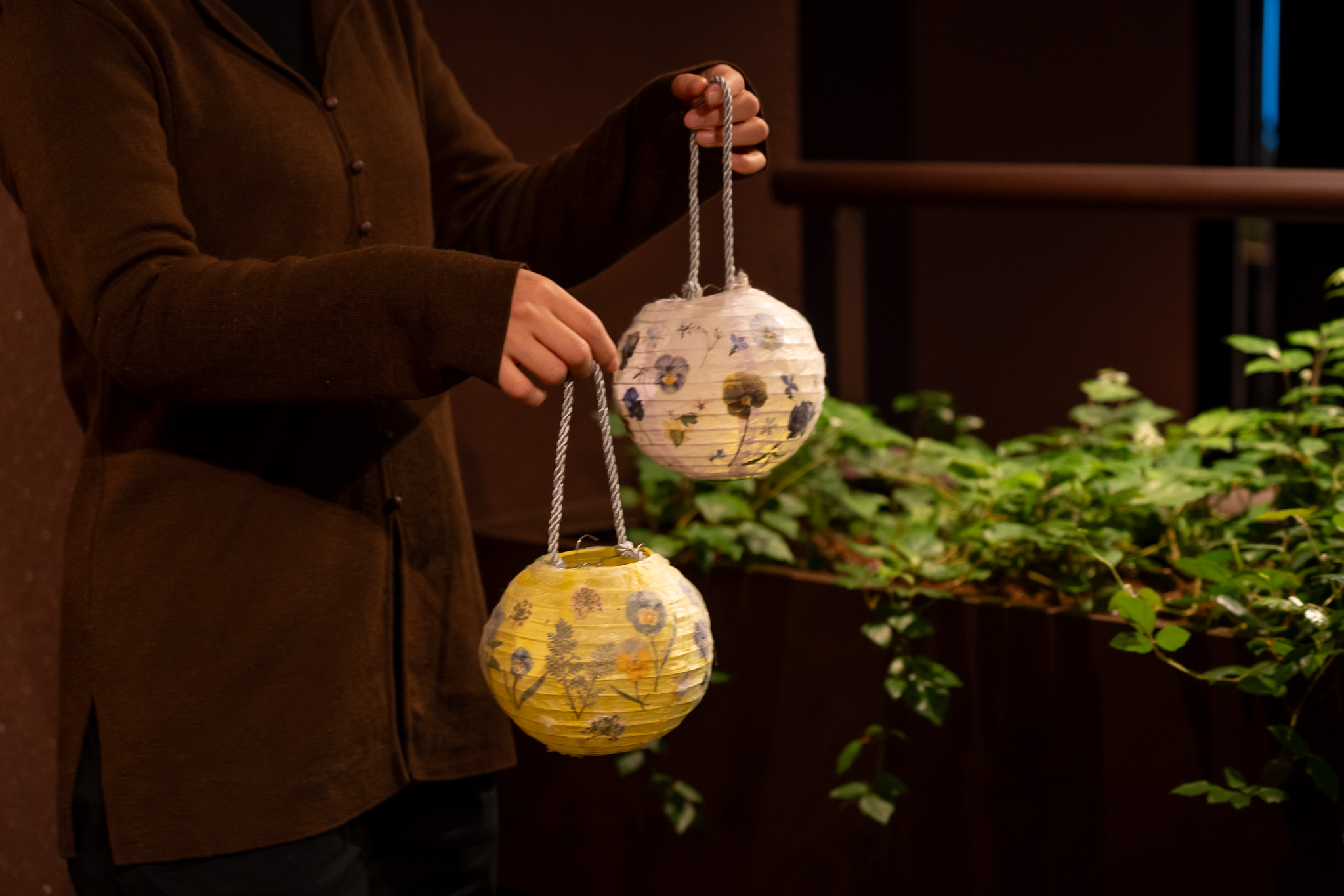 サムネイル: 【12月20(土)21(日)限定】押し花を使ったカラフルランタン作り byシュガーシュシュ