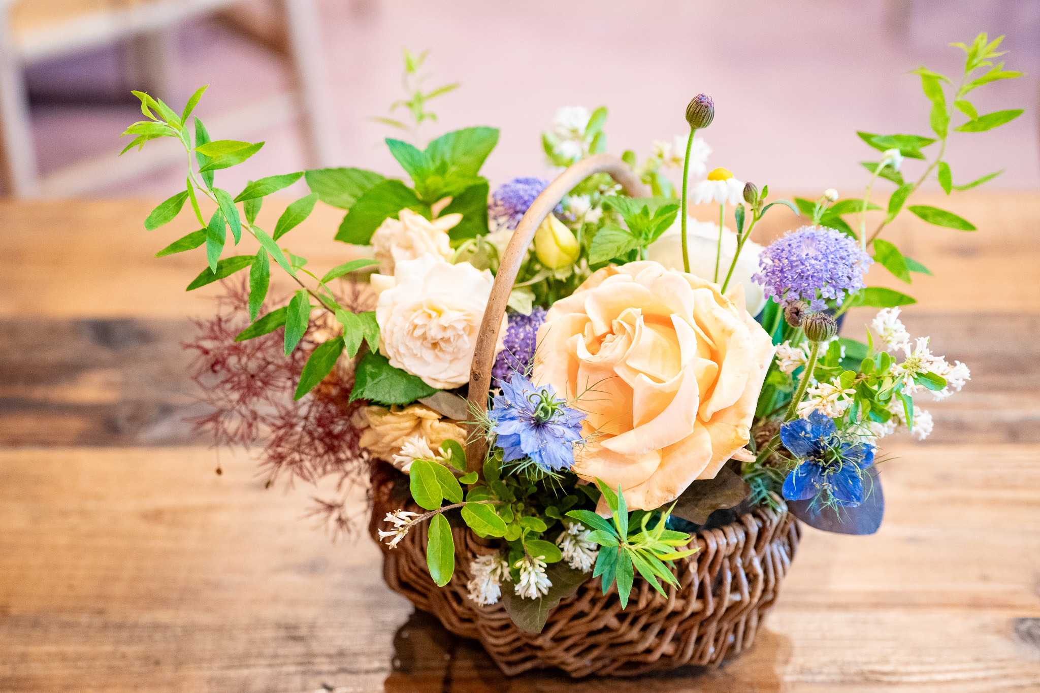 サムネイル: 初夏の花摘みアレンジメント